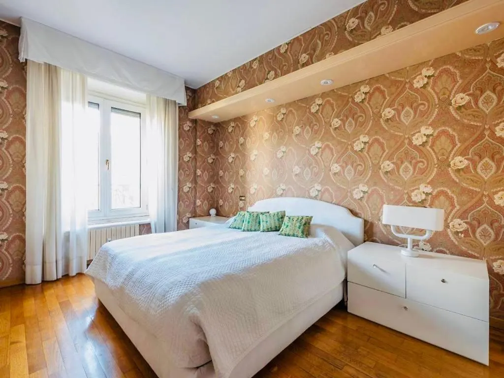 Luxury Design Place Repubblica Central Station Milan Apartment