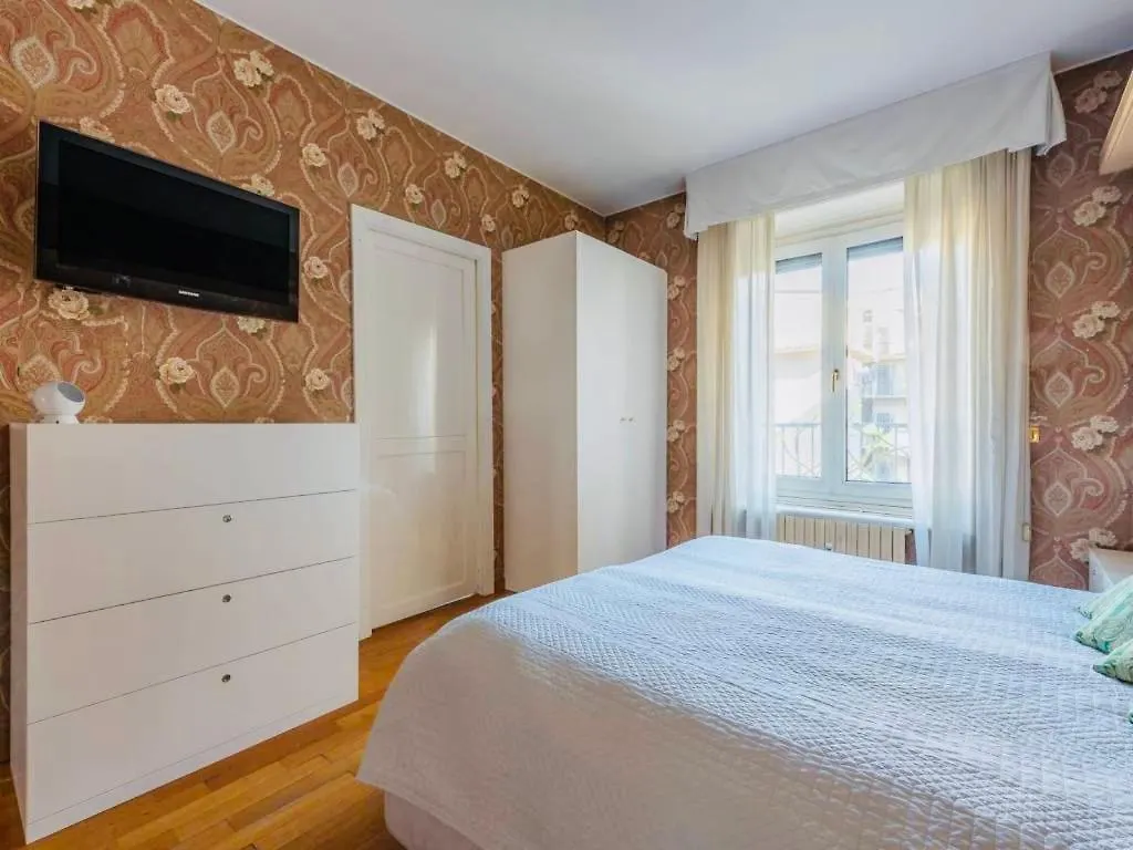 Apartment Luxury Design Place Repubblica Central Station Milan Italy